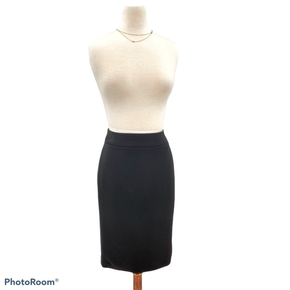 ARMANI COLLEZIONI Classic Black Silk Mini Skirt 8 - Picture 1 of 7